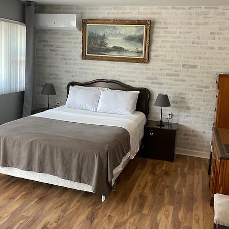 Auberge Restwell Motel Berrys Mills Bagian luar foto
